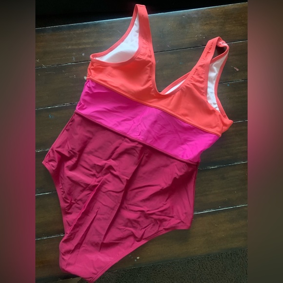 Cupshe Swimsuit Size L - Picture 2 of 2